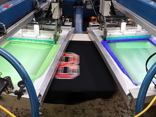 screenprint-process-on-tshirt